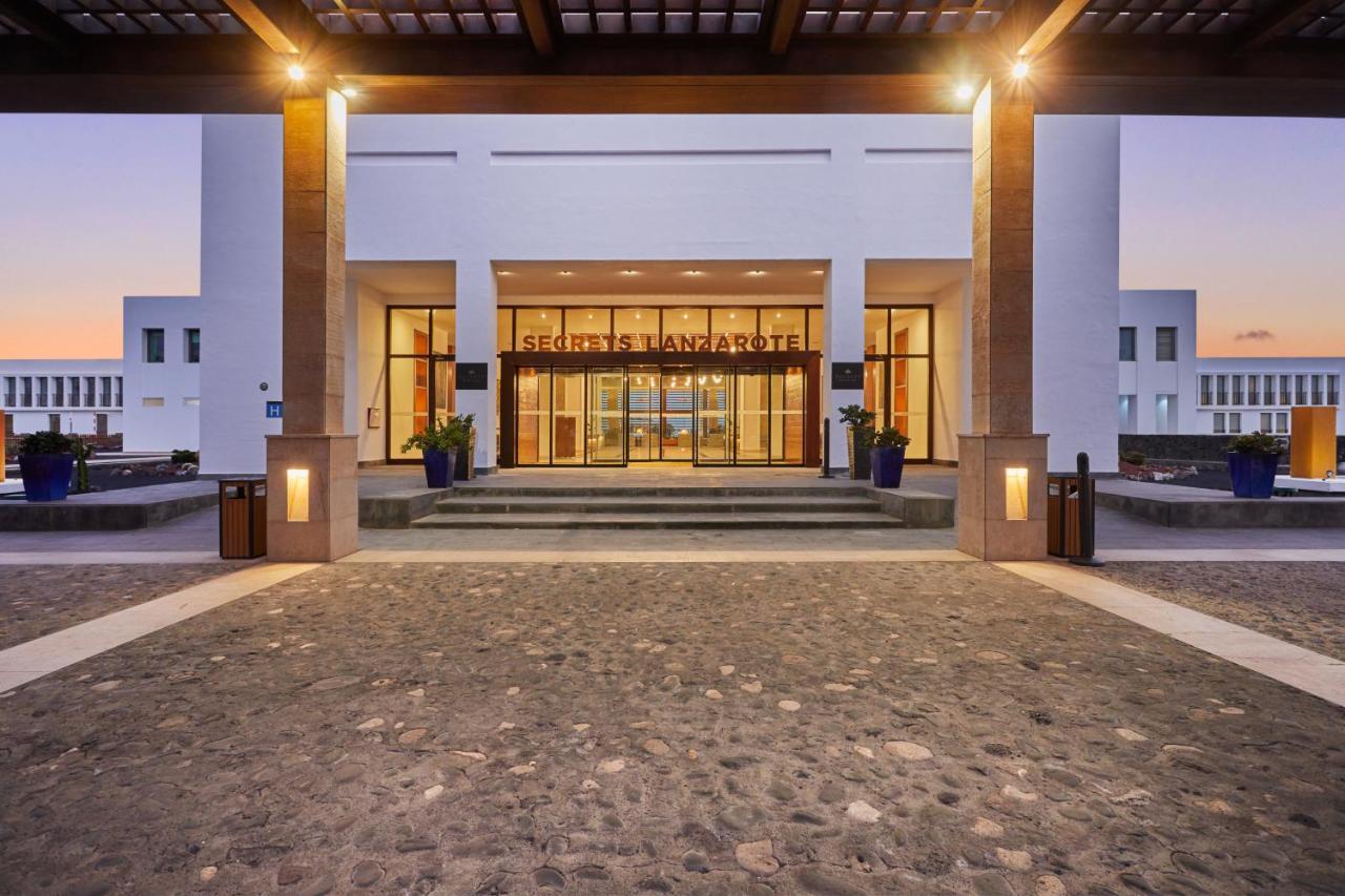 Secrets Lanzarote Resort & Spa - Adults Only Puerto Calero Exteriér fotografie Entrance of the hotel