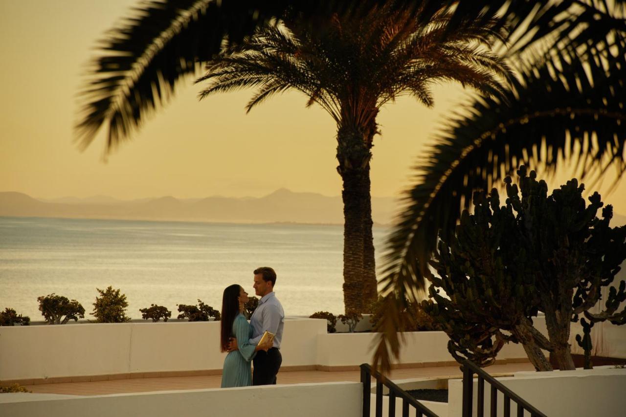 Secrets Lanzarote Resort & Spa - Adults Only Puerto Calero Exteriér fotografie Sunset at the hotel