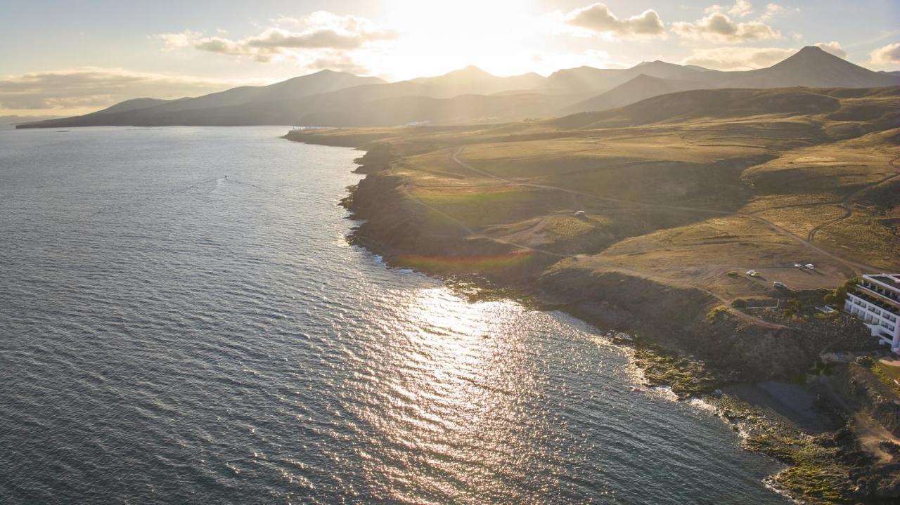 Secrets Lanzarote Resort & Spa - Adults Only Puerto Calero Exteriér fotografie Aerial view of the coast of the island of Elba