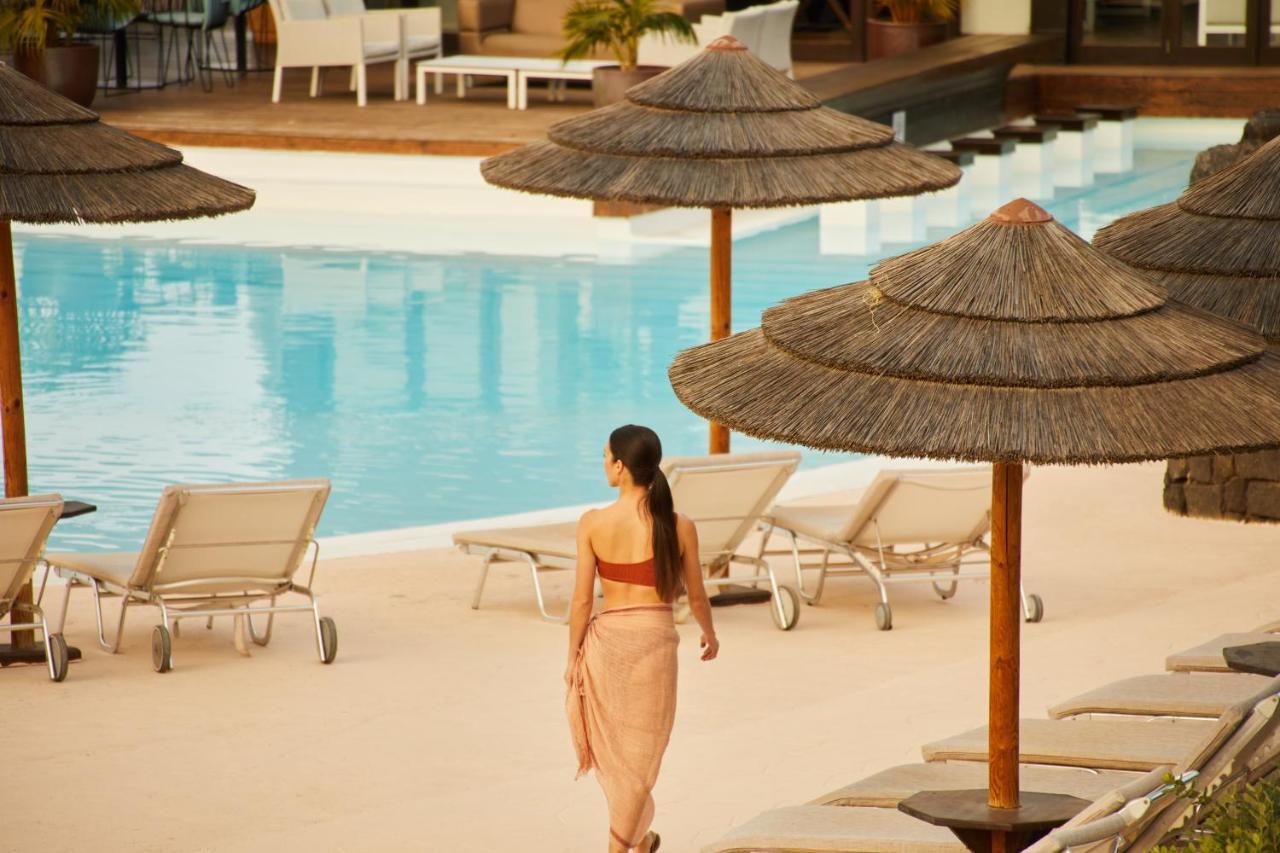 Secrets Lanzarote Resort & Spa - Adults Only Puerto Calero Exteriér fotografie A woman wearing a sarong