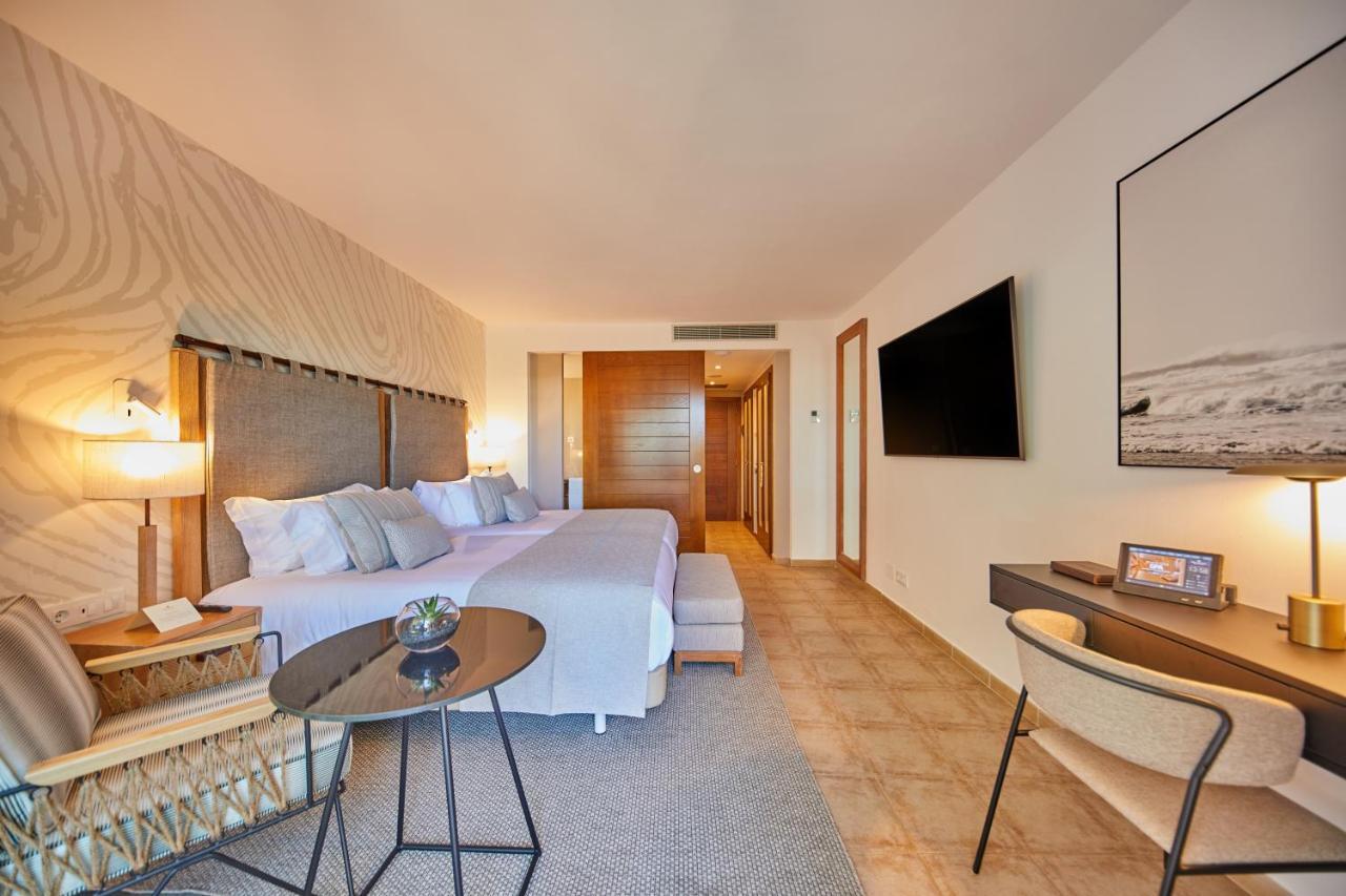 Secrets Lanzarote Resort & Spa - Adults Only Puerto Calero Exteriér fotografie A room at the hotel