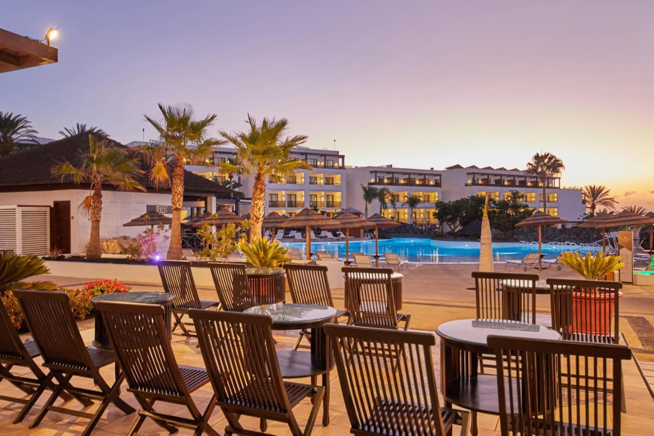Secrets Lanzarote Resort & Spa - Adults Only Puerto Calero Exteriér fotografie The resort at sunset